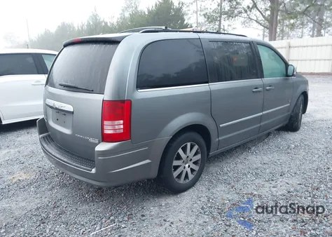 2009 Chrysler Town & Country Touring z USA, uszkodzony, nr VIN 2A8HR54139R646153